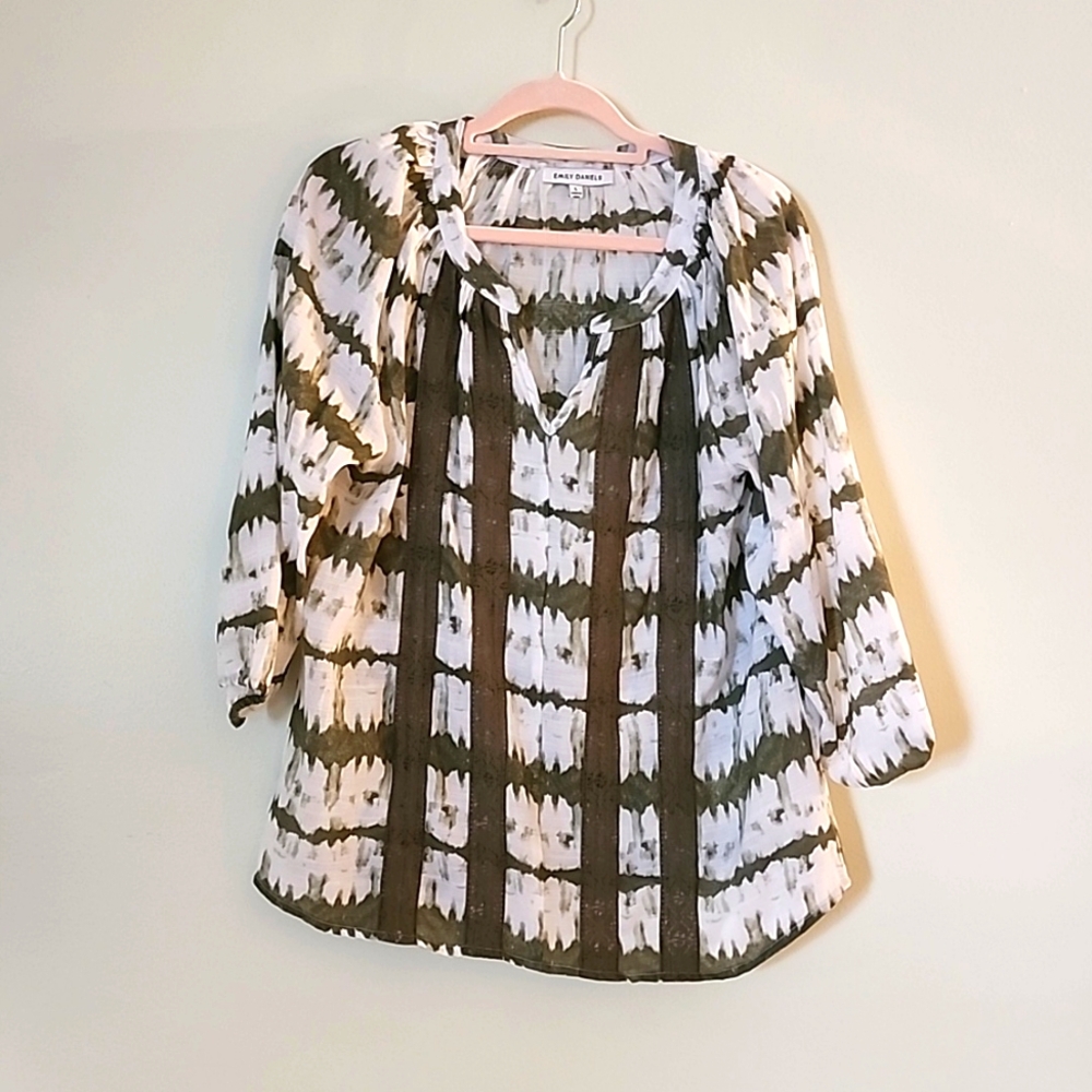 Emily Daniel's Women's Top 🛍